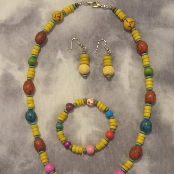 Handmade Ecuadorian Colorful Jewelry Set - Picture 3 of 8